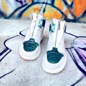 Nike Women Micheal Jordan 1 High zip. White & Cream